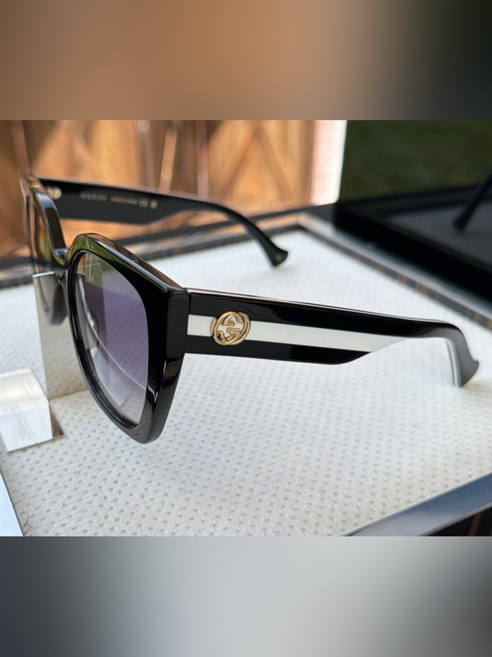 Gucci Black and White Square Sunglasses with Gold Logo Emblem NWT Authentic - Picture 2 of 4